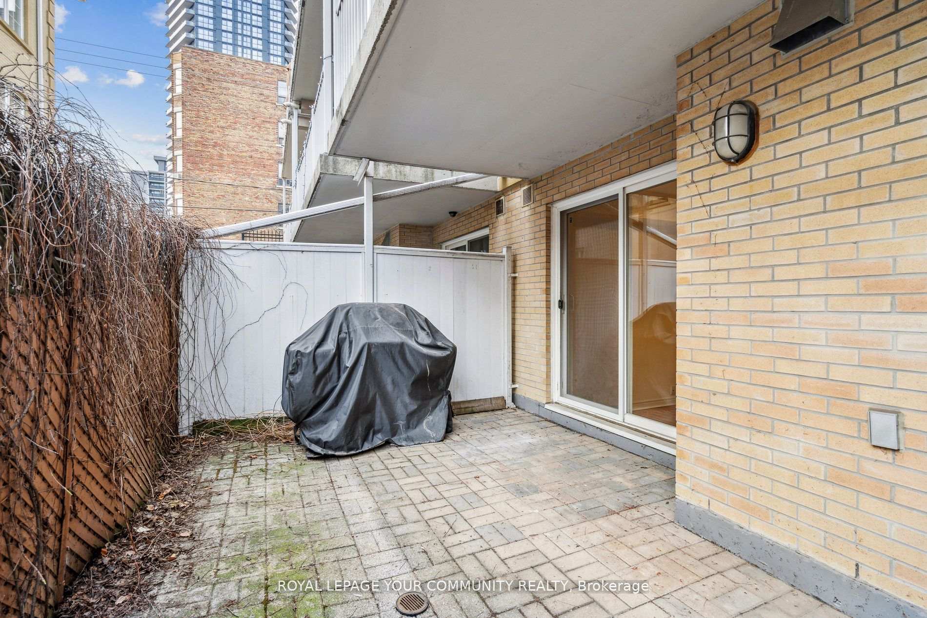 3 Bedrooms Condo at 207 Wellesley,  Toronto For sale