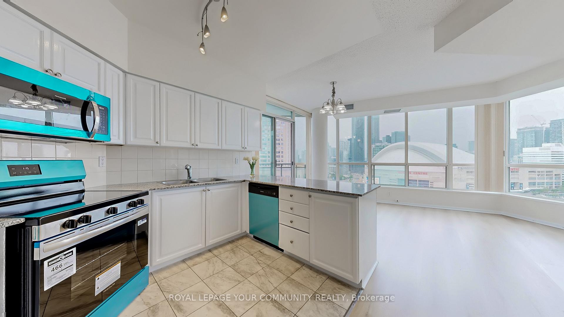 2 Bedrooms Condo at 230 Queens, Toronto For sale