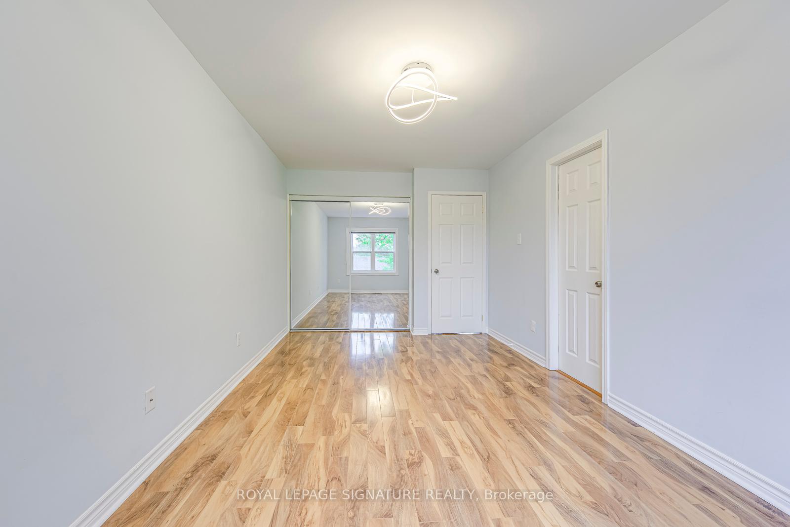 3 Bedrooms Condo at 5659 Glen Erin, Mississauga For sale