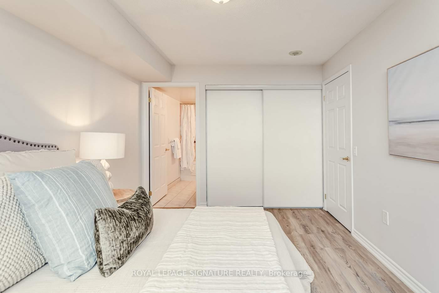 2 Bedrooms Condo at 55 Strathaven, Mississauga For sale