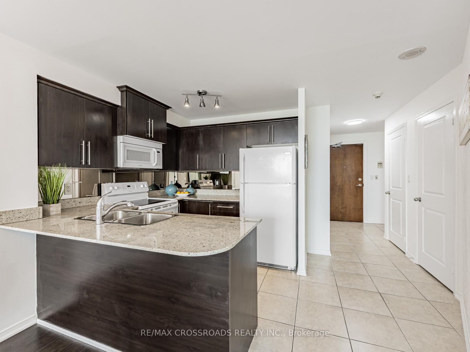 2 Bedrooms Condo at 6 Rosebank, Toronto For sale
