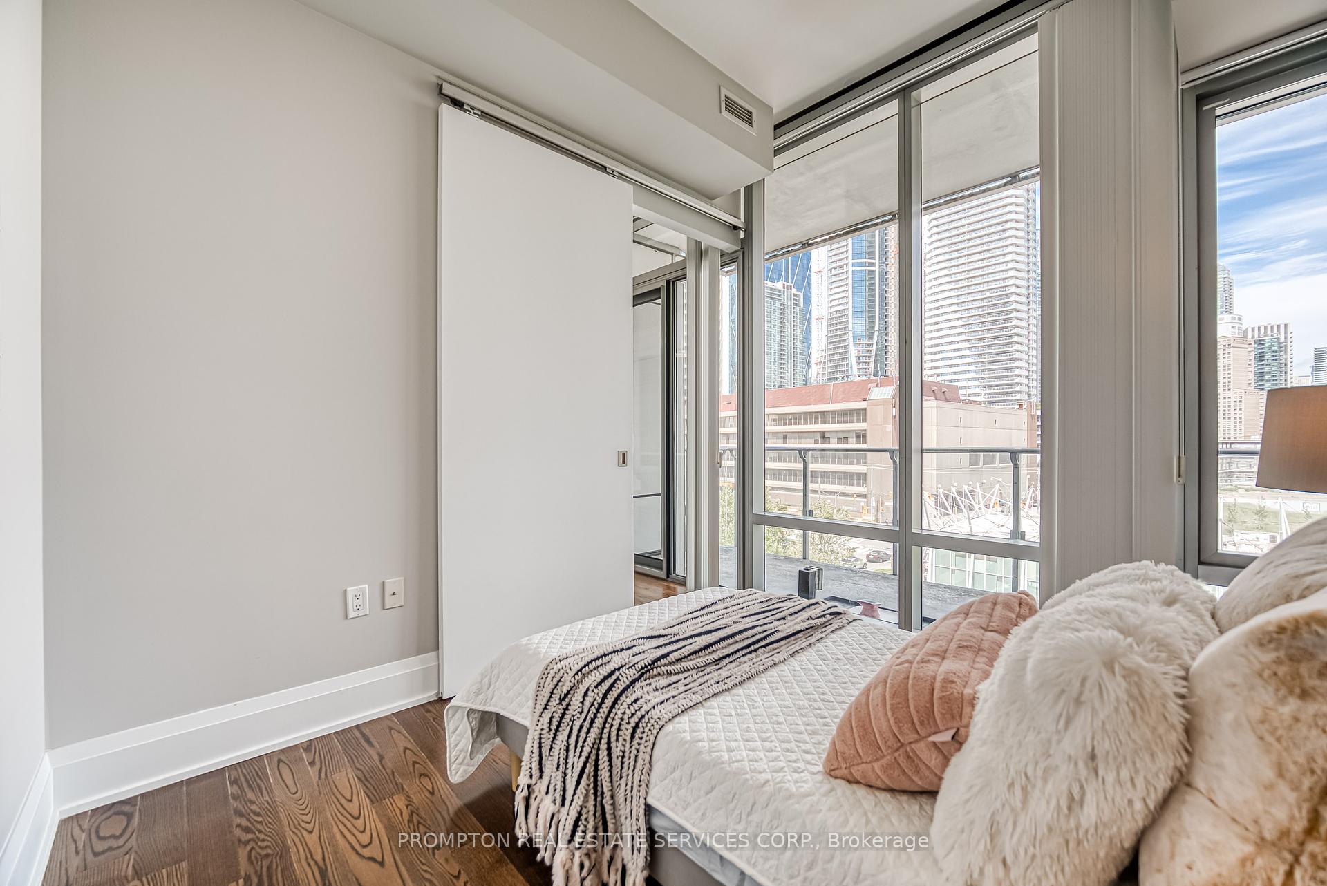 2 Bedrooms Condo at 39 Queens, Toronto For sale