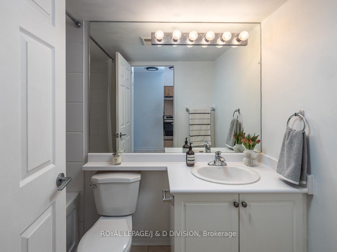 1 Bedroom Condo at 485 Rosewell,  Toronto For sale