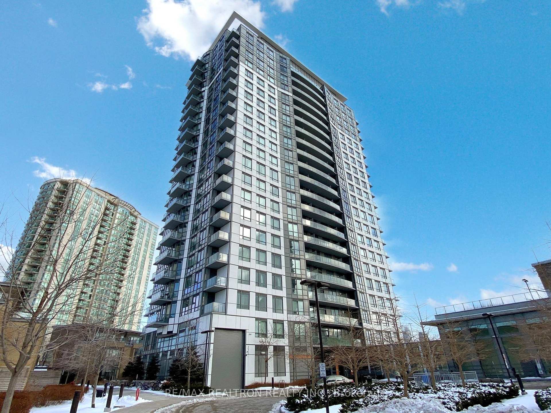 3 Bedrooms Condo at 195 Bonis, Toronto For sale