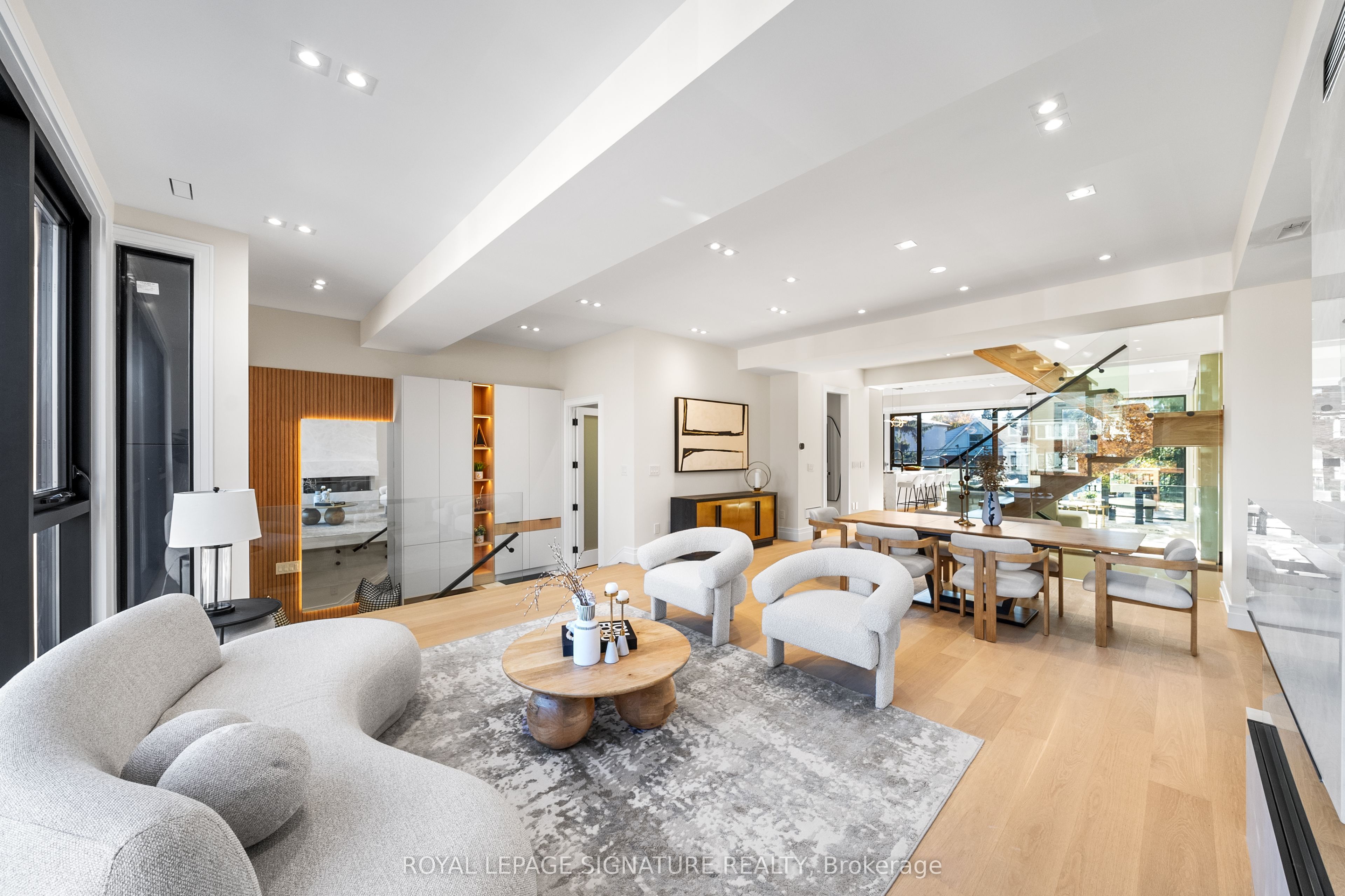 551 Broadway Avenue, Toronto, ON M4G 2S2