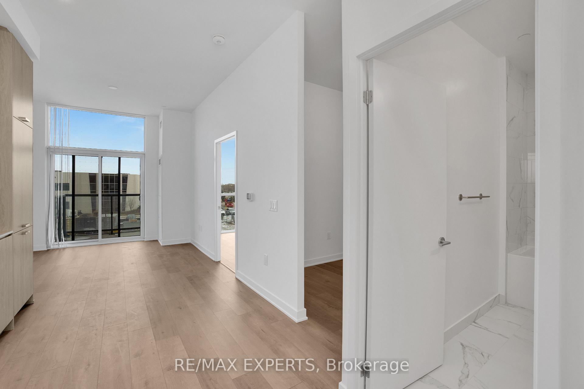 2 Bedrooms Condo at 60 Honeycrisp,  Vaughan For sale