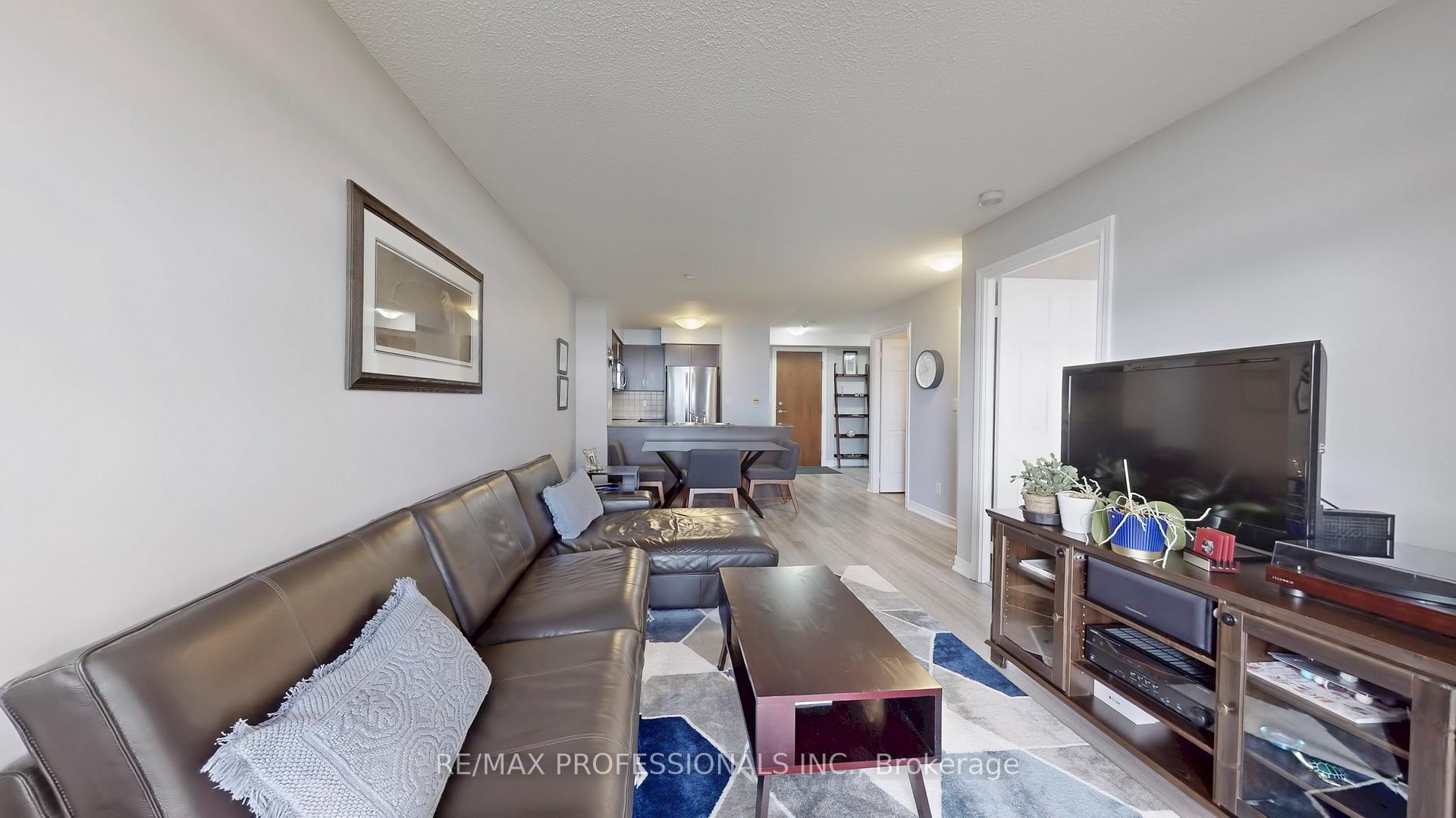 2 Bedrooms Co-op at 310 Burnhamthorpe, Mississauga For sale