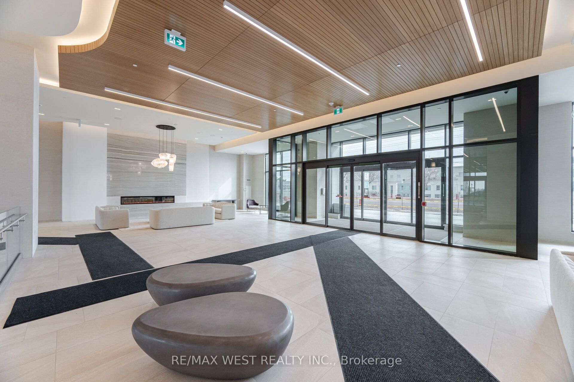 8960 Jane Street, #2201