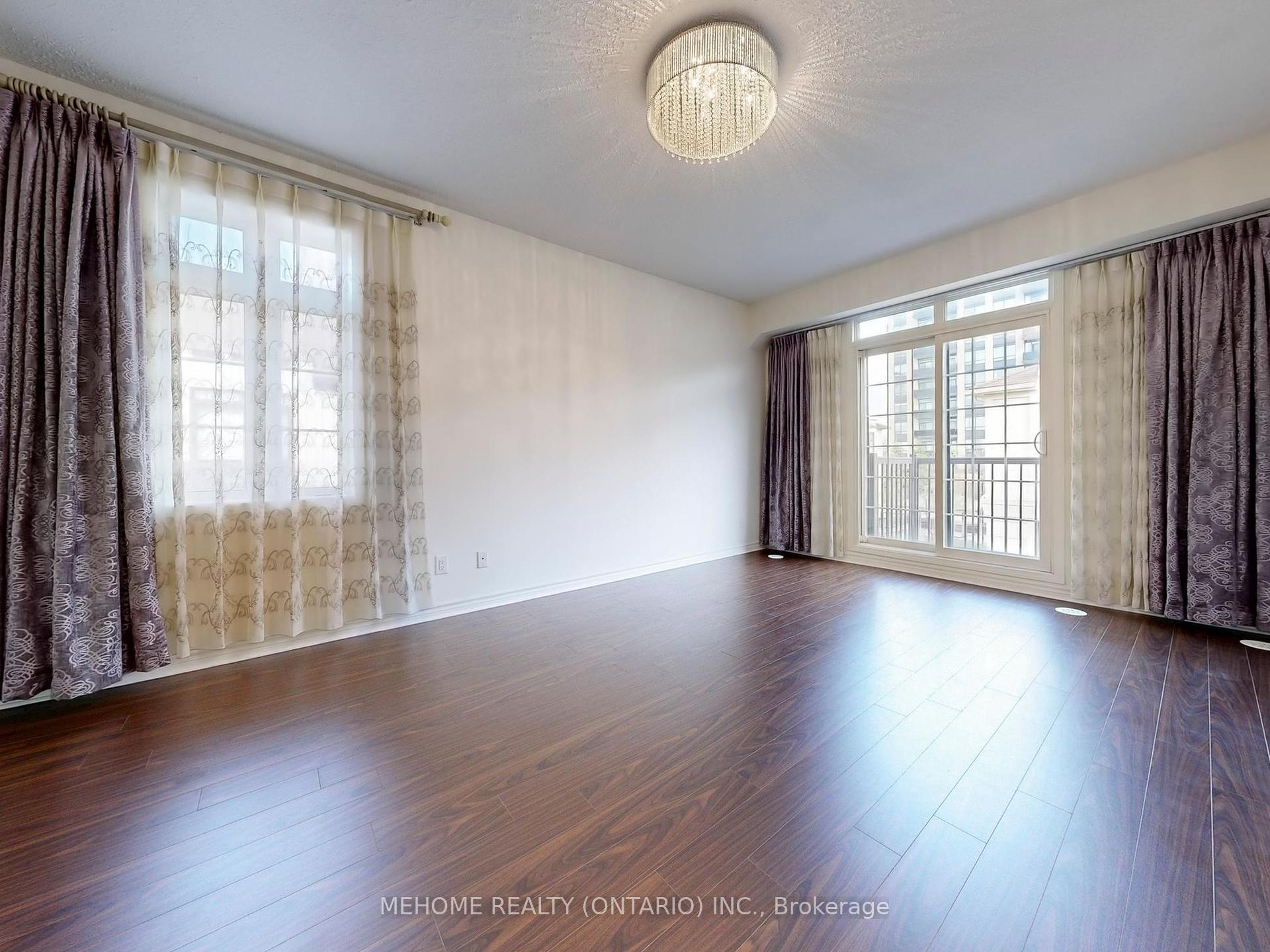 3 Bedrooms Condo at 7 Brighton, Vaughan For sale