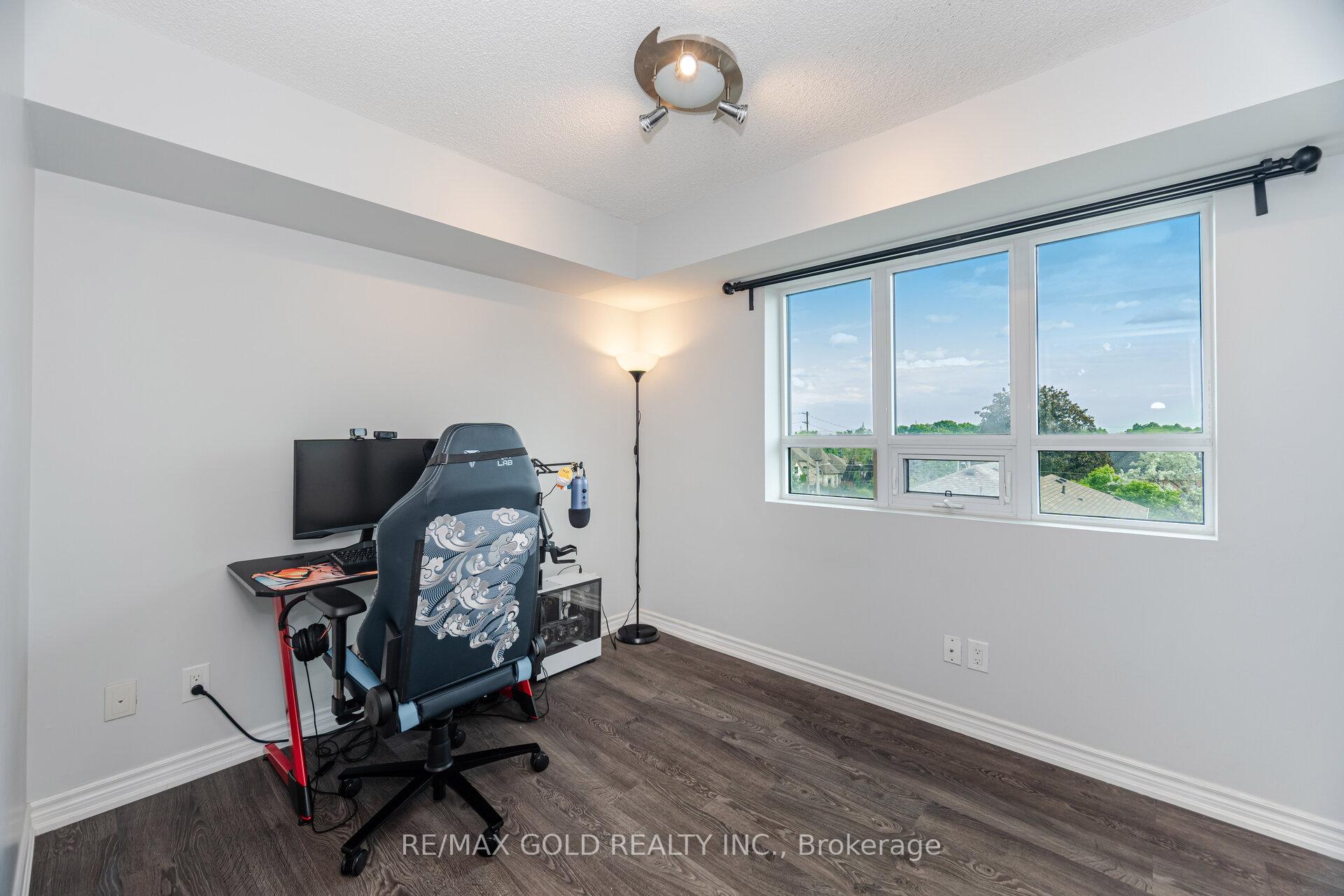 2 Bedrooms Condo at 7730 Kipling, Vaughan For sale