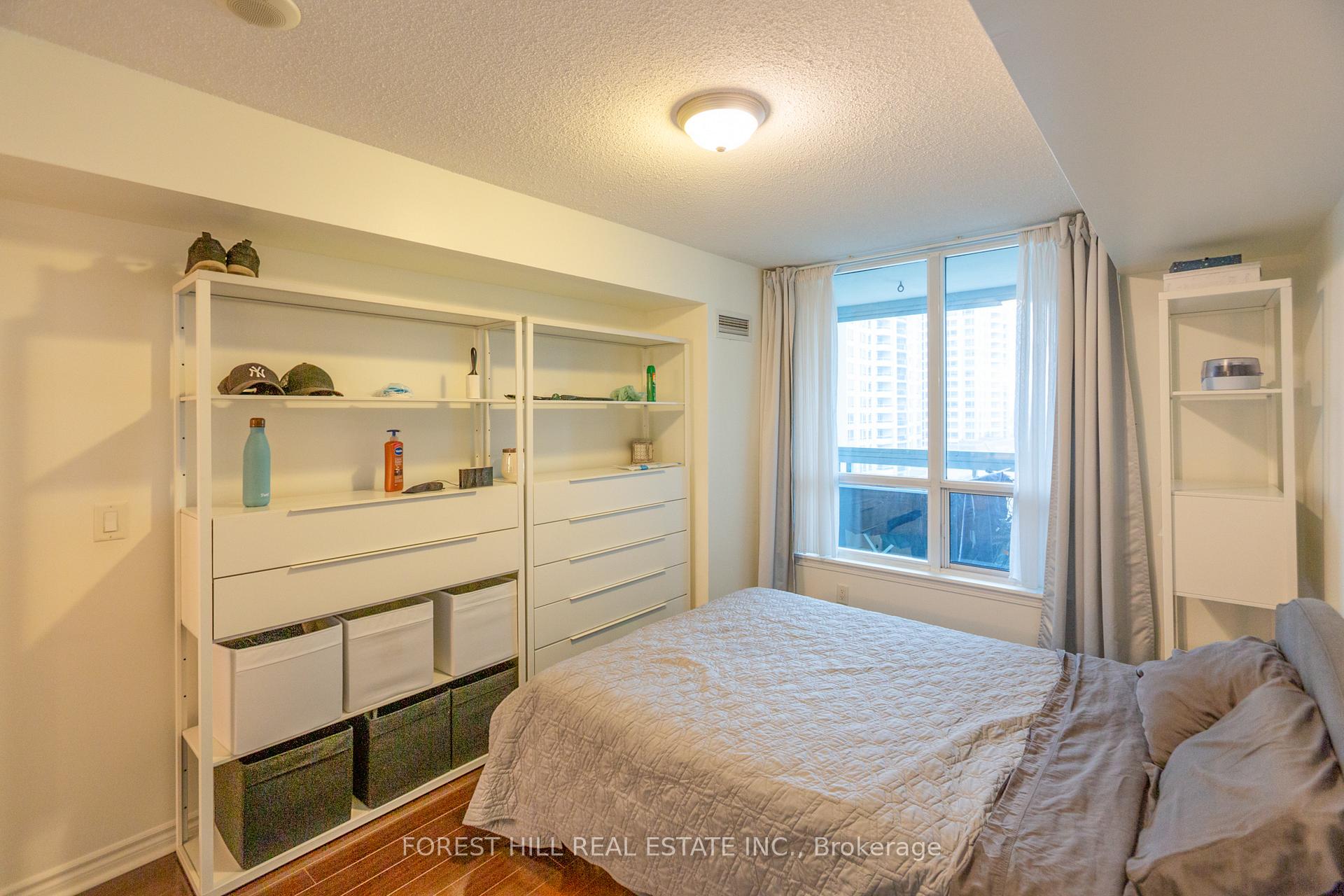 2 Bedrooms Condo at 17 Barberry, Toronto For sale