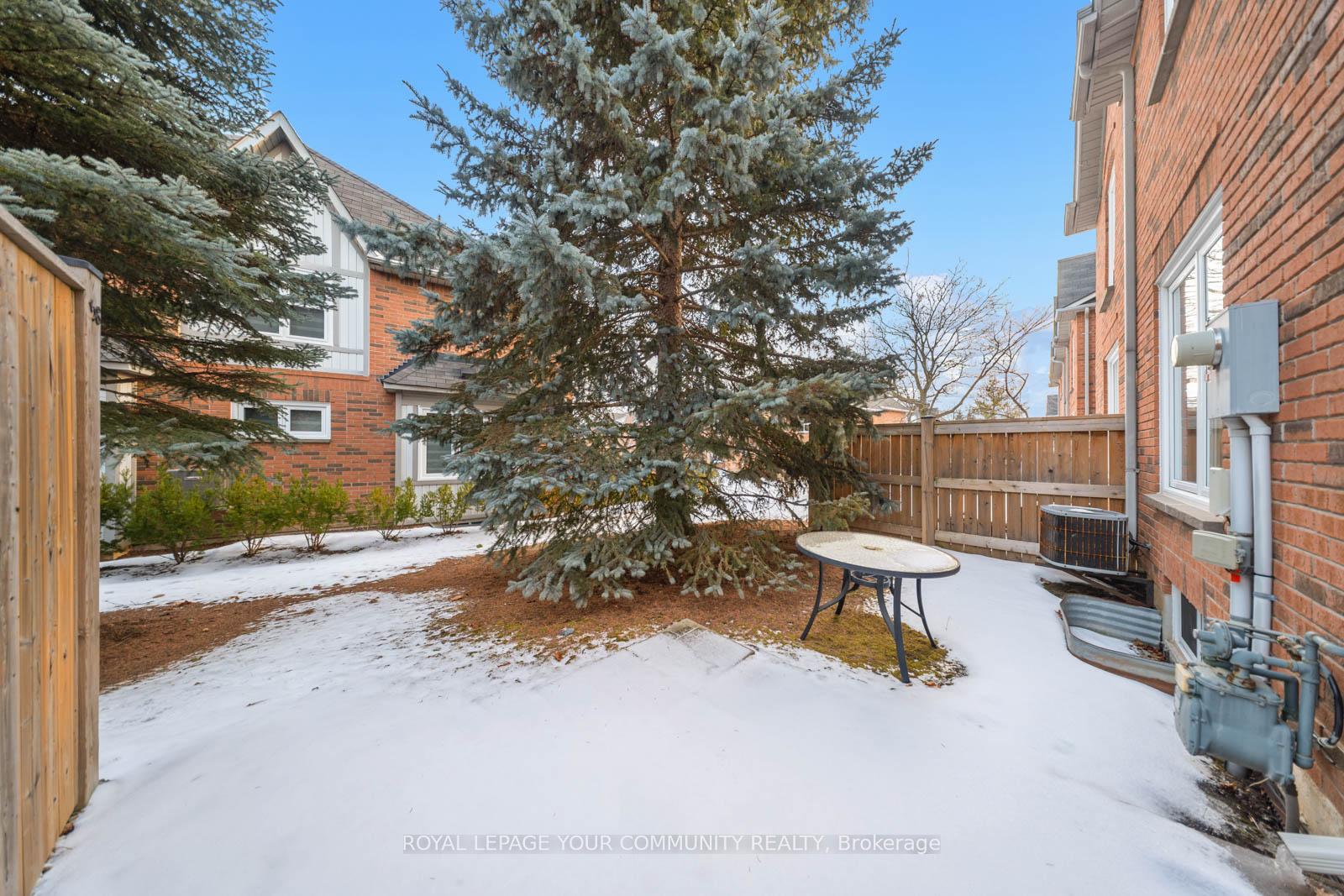 3 Bedrooms Condo at 5865 Dalebrook, Mississauga For sale