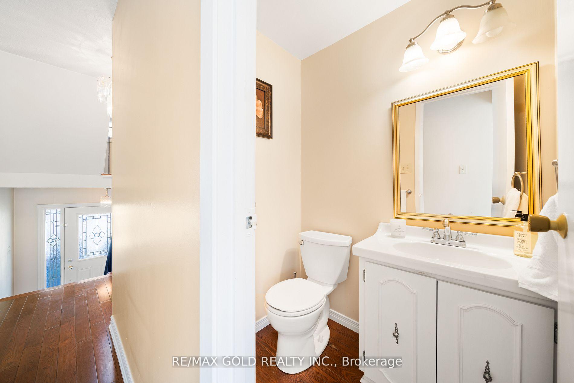 4 Bedrooms Condo at 1050 Shawnmarr, Mississauga For sale