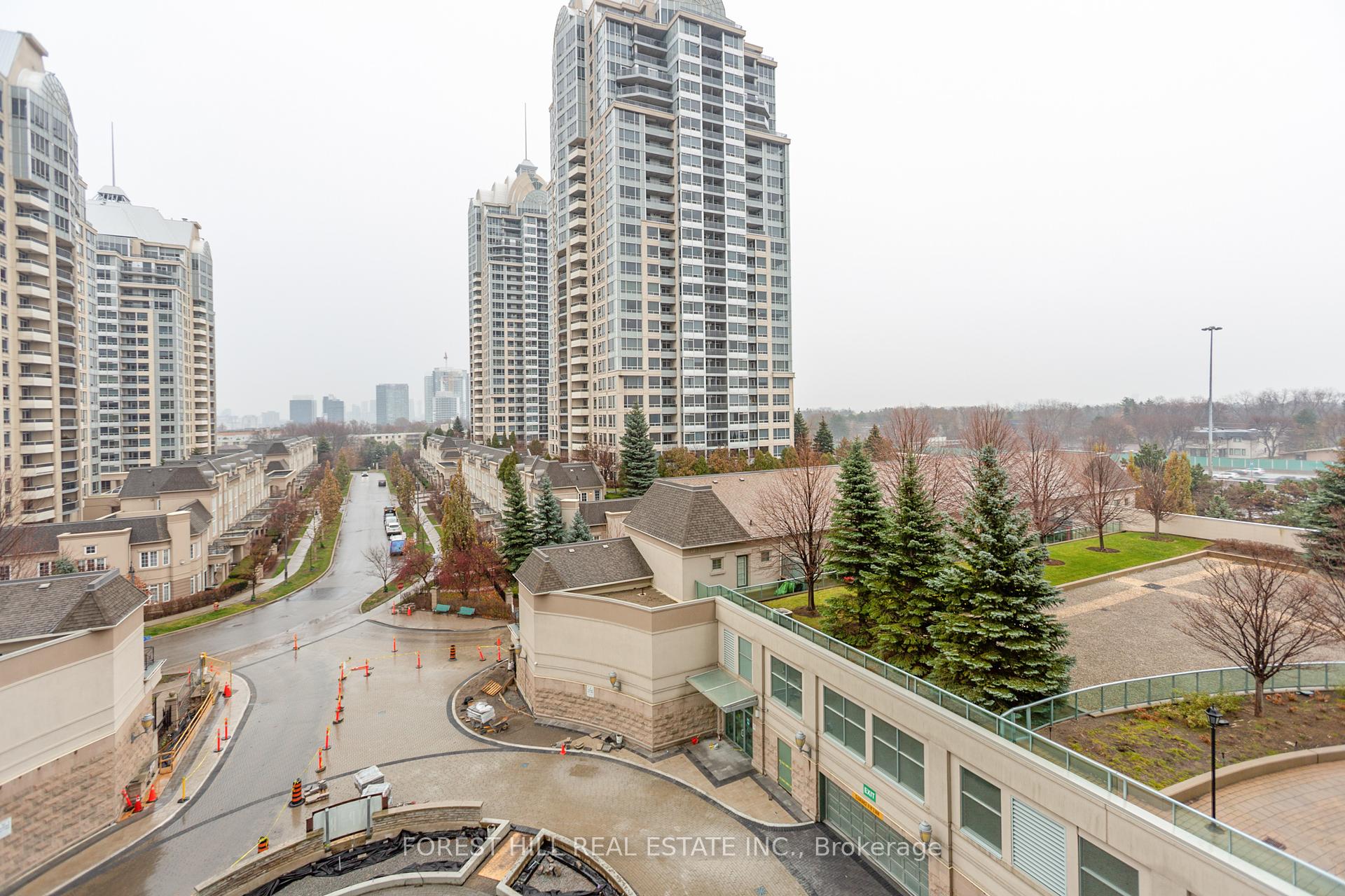 2 Bedrooms Condo at 17 Barberry, Toronto For sale
