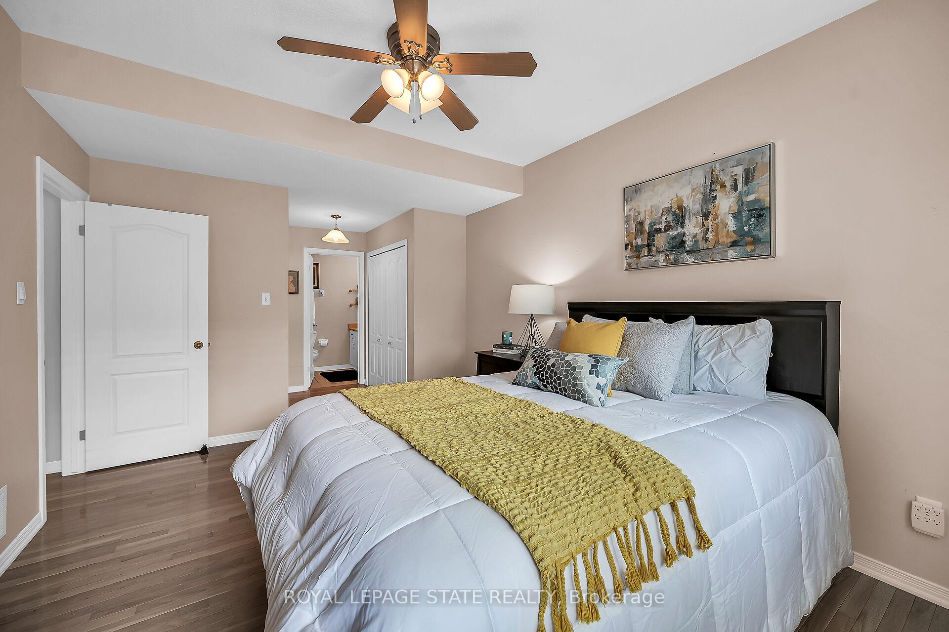 3 Bedrooms Condo at 212 Stonehenge,  Hamilton For sale