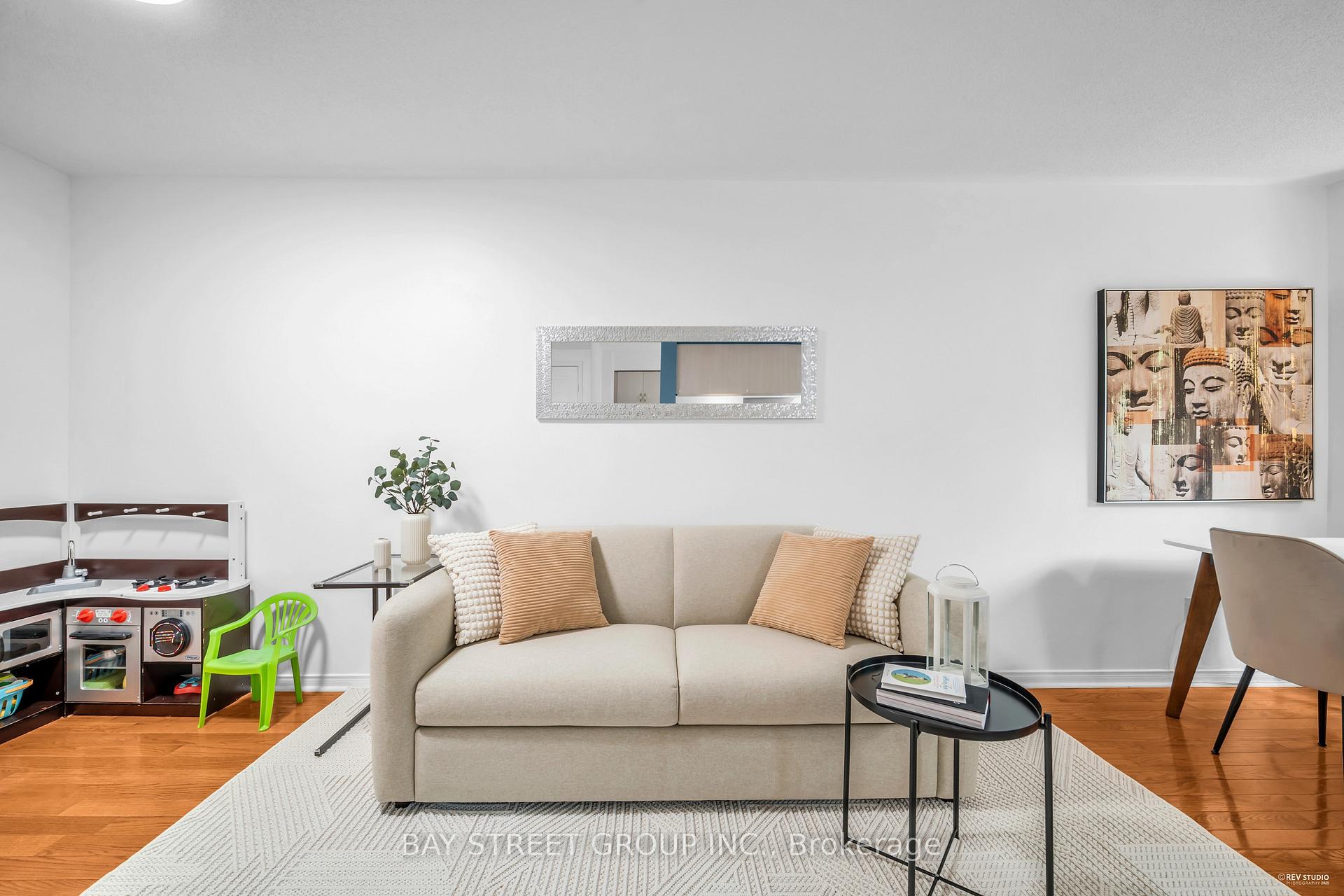 3 Bedrooms Condo at 1240 Westview, Oakville For sale