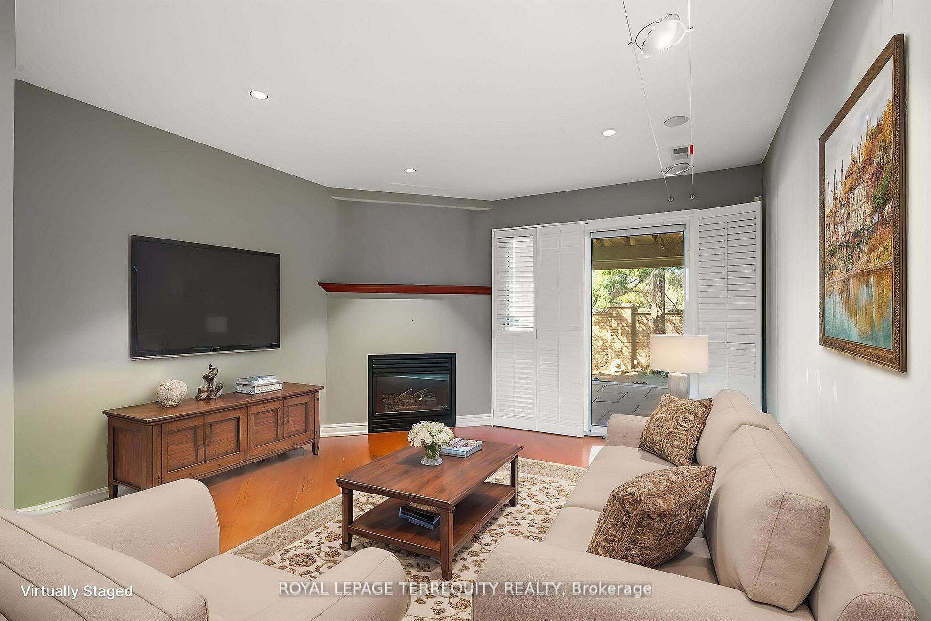 3 Bedrooms Condo at 197 La Rose, Toronto For sale