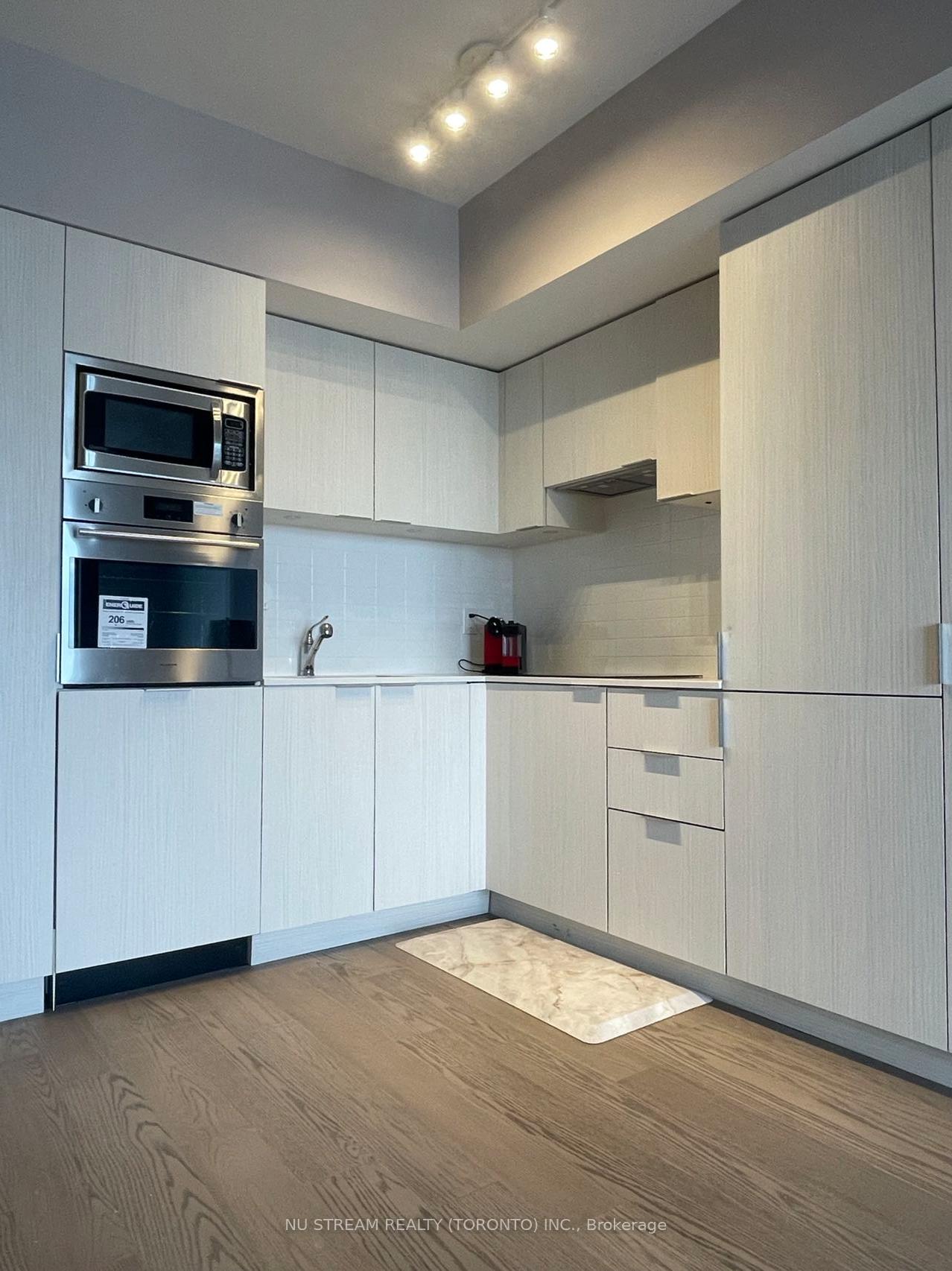 2 Bedrooms Condo at 11 Wellesley, Toronto For sale