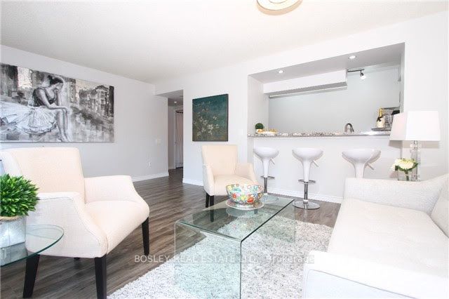 942 Yonge