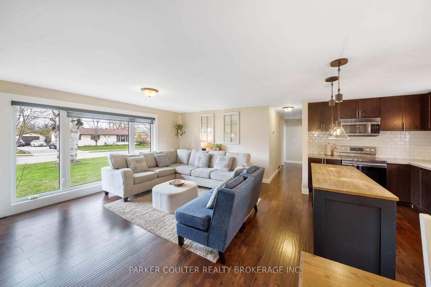 11 Albert Street, Springwater, ON L0L 1V0