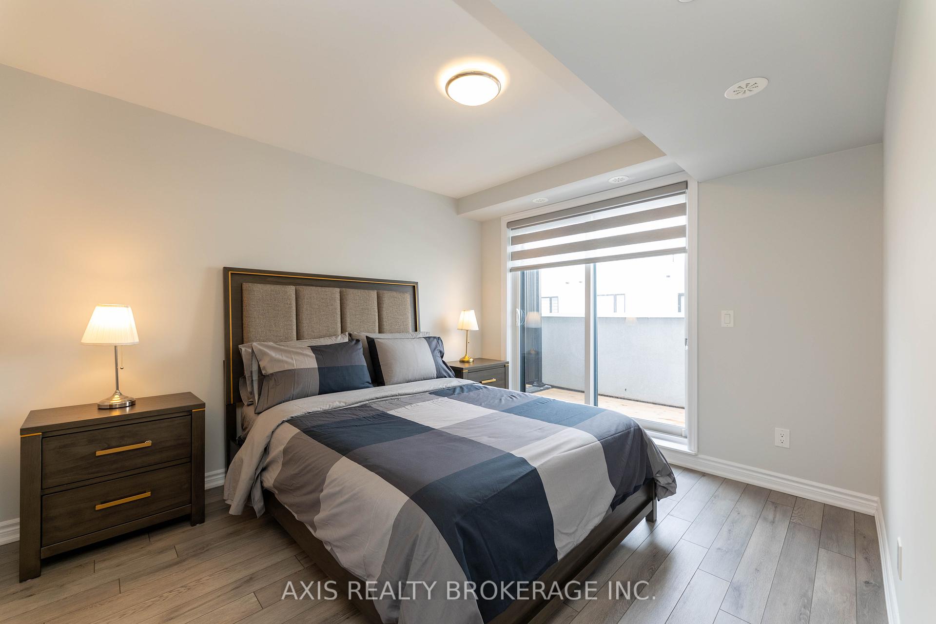 2 Bedrooms Condo at 349 Wheat Boom, Oakville For sale