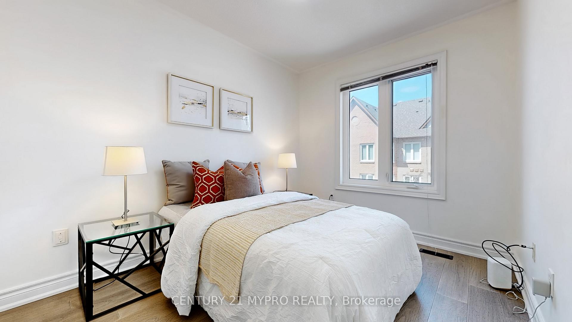 3 Bedrooms Condo at 735 New Westminster,  Vaughan For sale