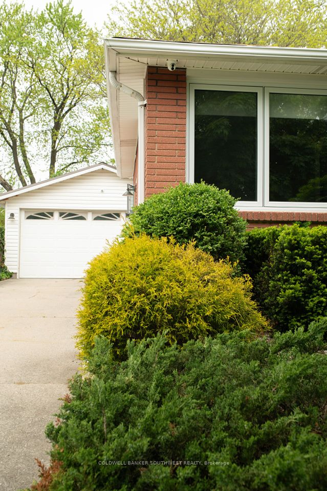 948 Kemsley Drive, Sarnia, ON N7V 2M8
