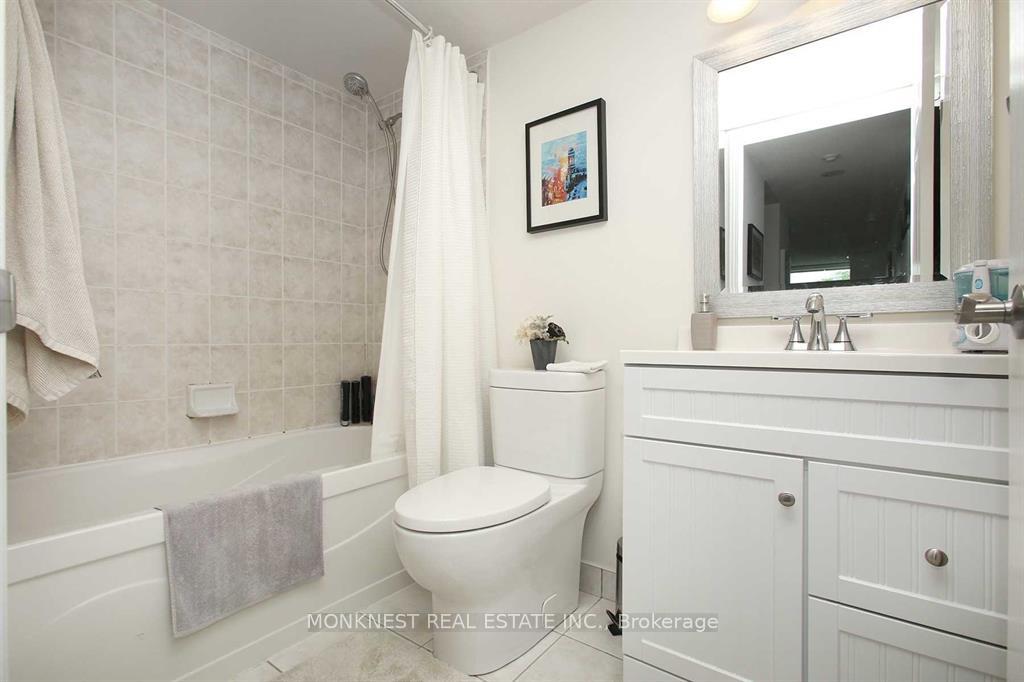 2 Bedrooms Condo at 68 Grangeway, Toronto For sale