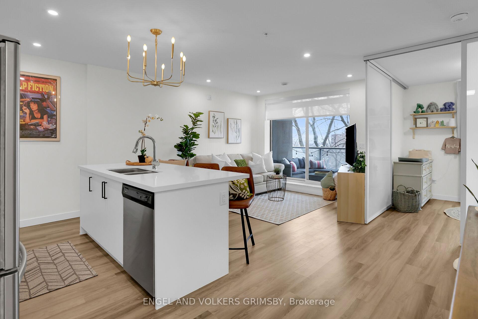 2 Bedrooms Condo at 479 Charlton,  Hamilton For sale