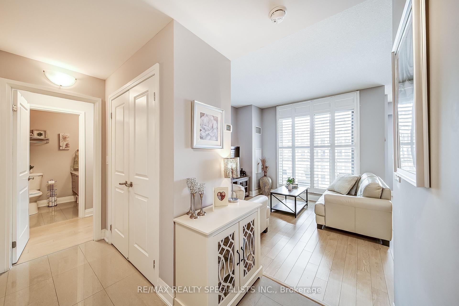 2 Bedrooms Condo at 24 Woodstream,  Vaughan For sale