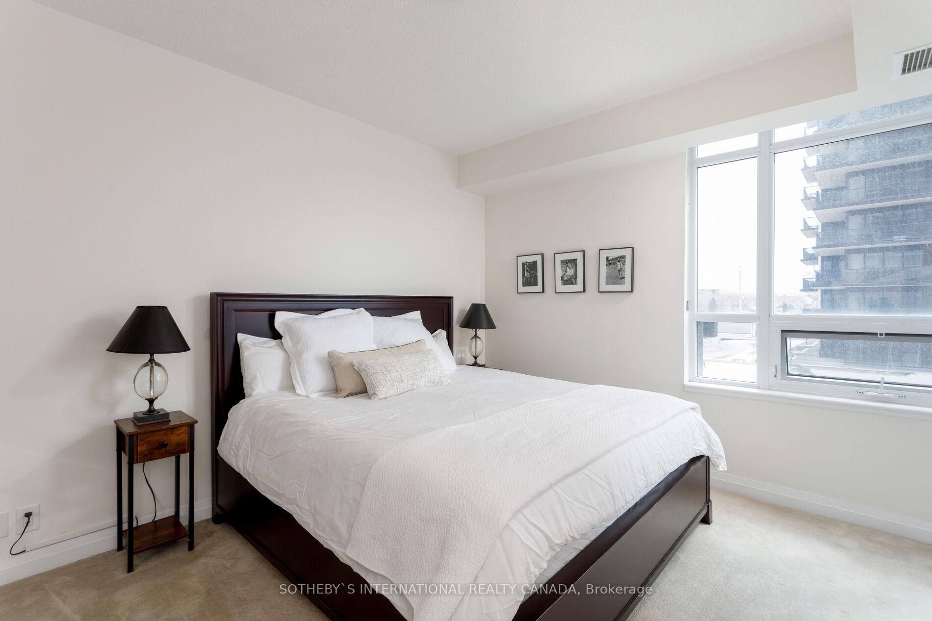 2 Bedrooms Condo at 1055 Southdown,  Mississauga For sale