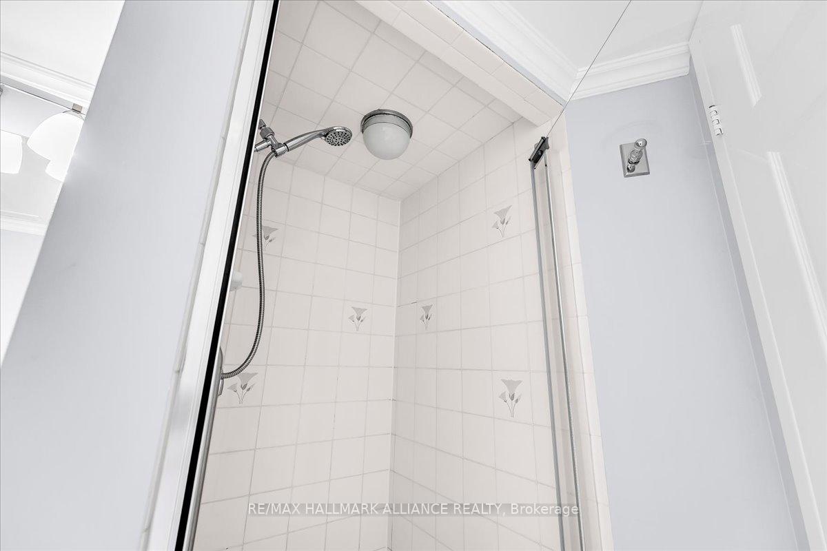 2 Bedrooms Condo at 1071 QUEENS, Oakville For sale
