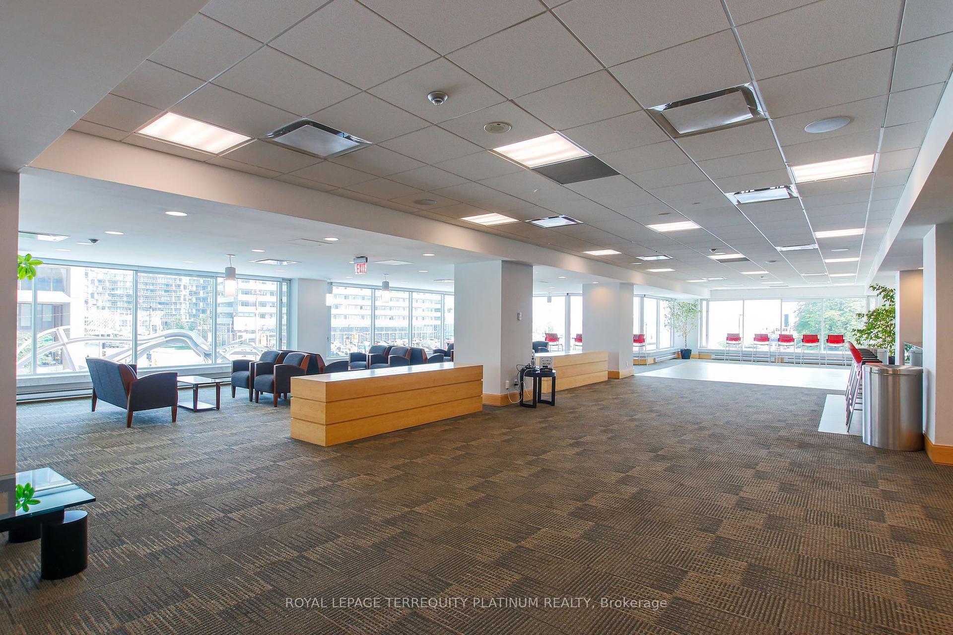 2 Bedrooms Condo at 10 Yonge, Toronto For sale