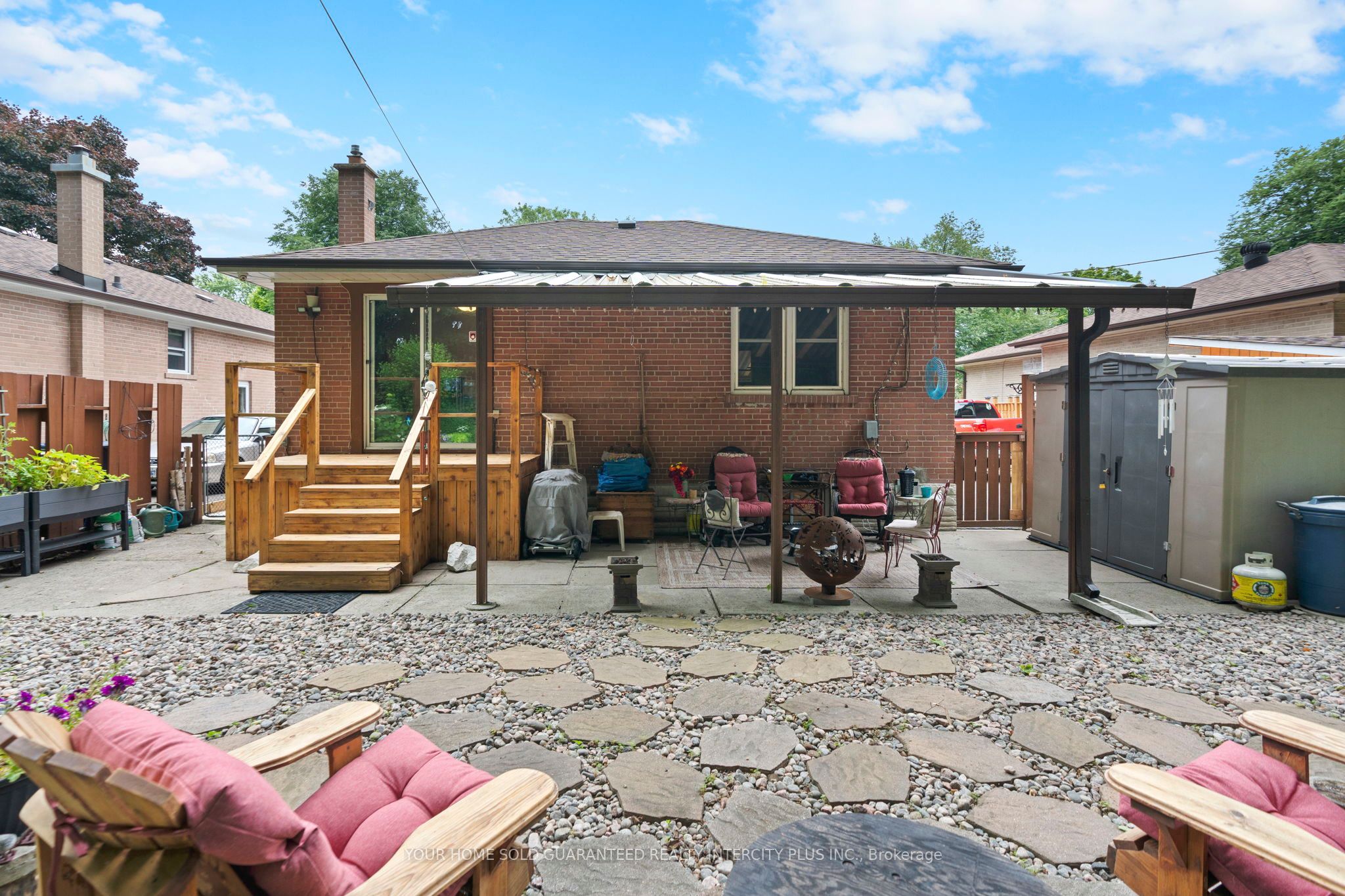 8 Neapolitan Drive