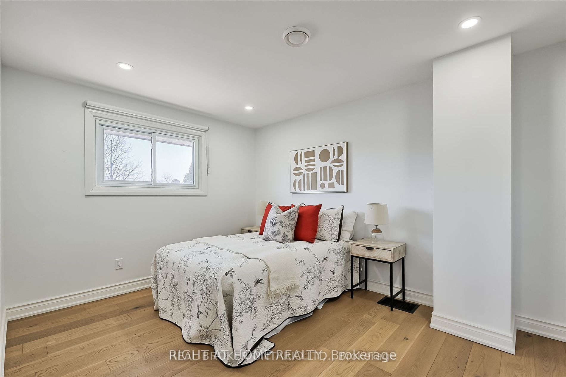 UPPER-778 Ashley Court