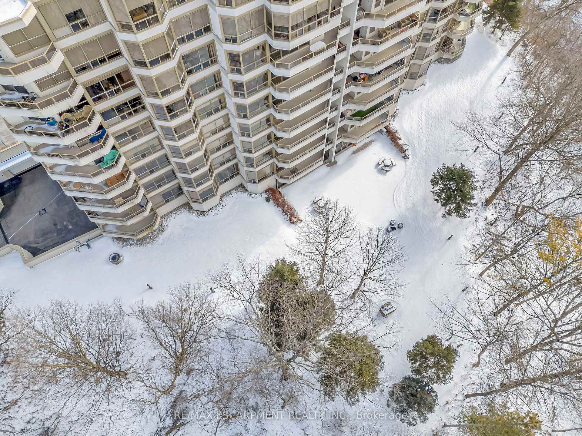 2 Bedrooms Condo at 1770 Main,  Hamilton For sale