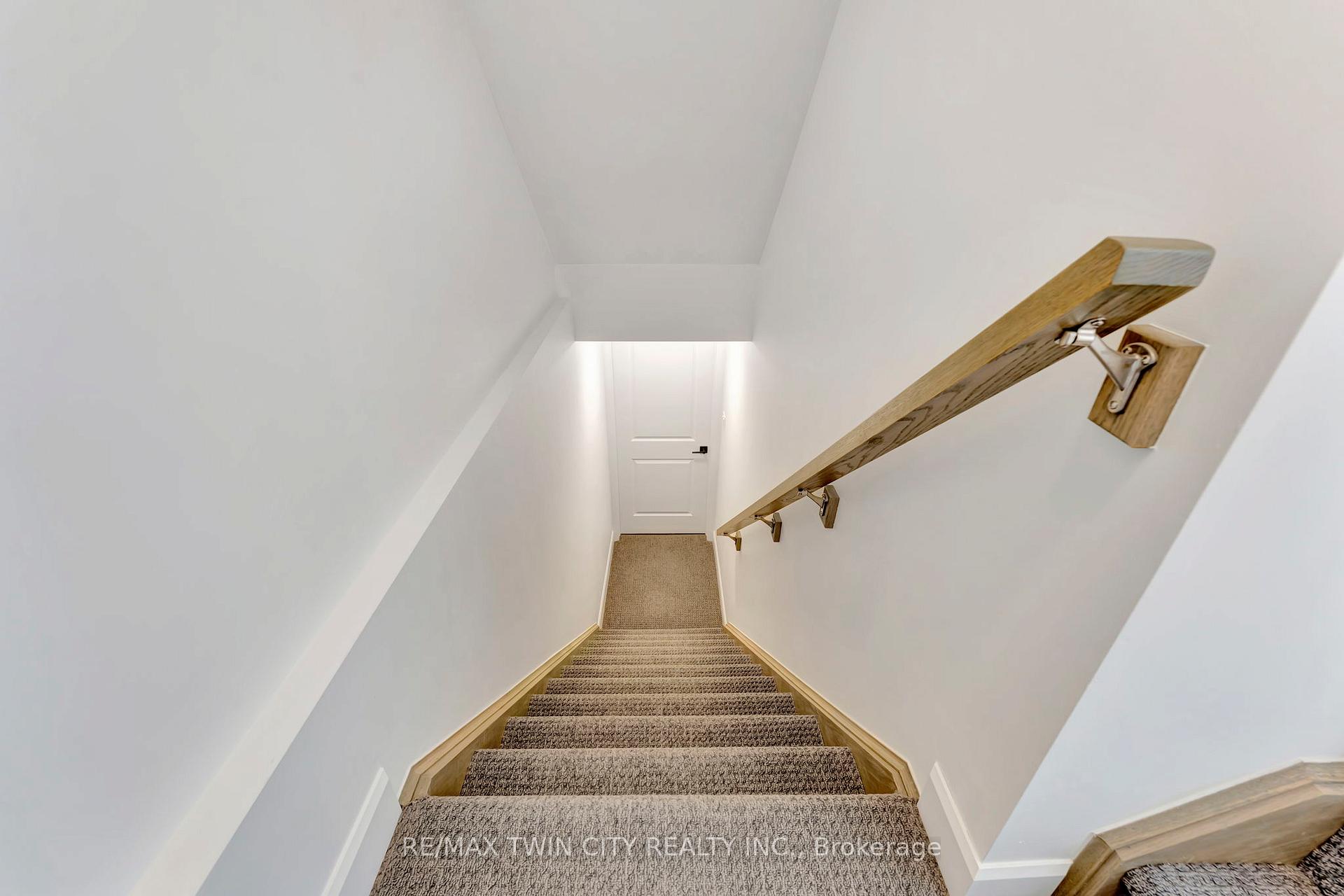 3 Bedrooms Condo at 4 Southam, Hamilton For sale