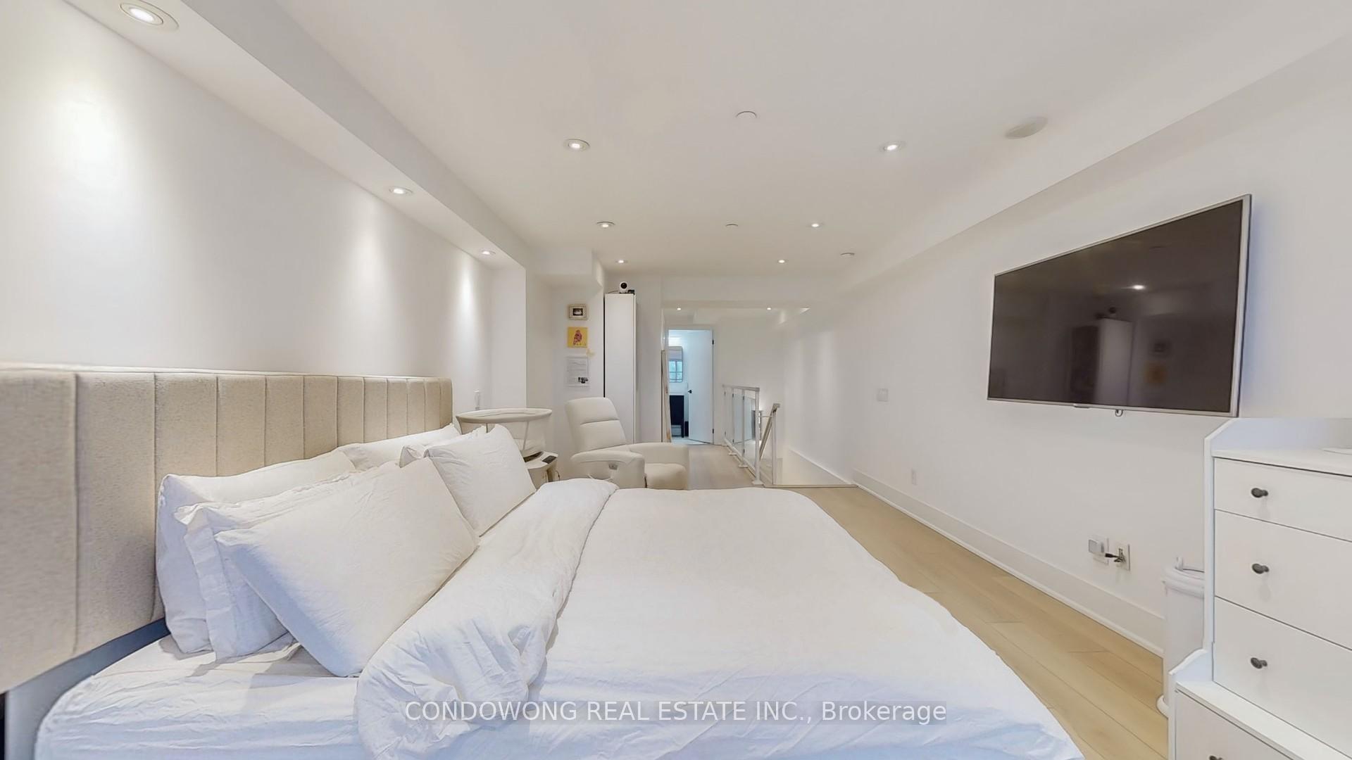 1 Bedroom Condo at 111 St Clair,  Toronto For sale