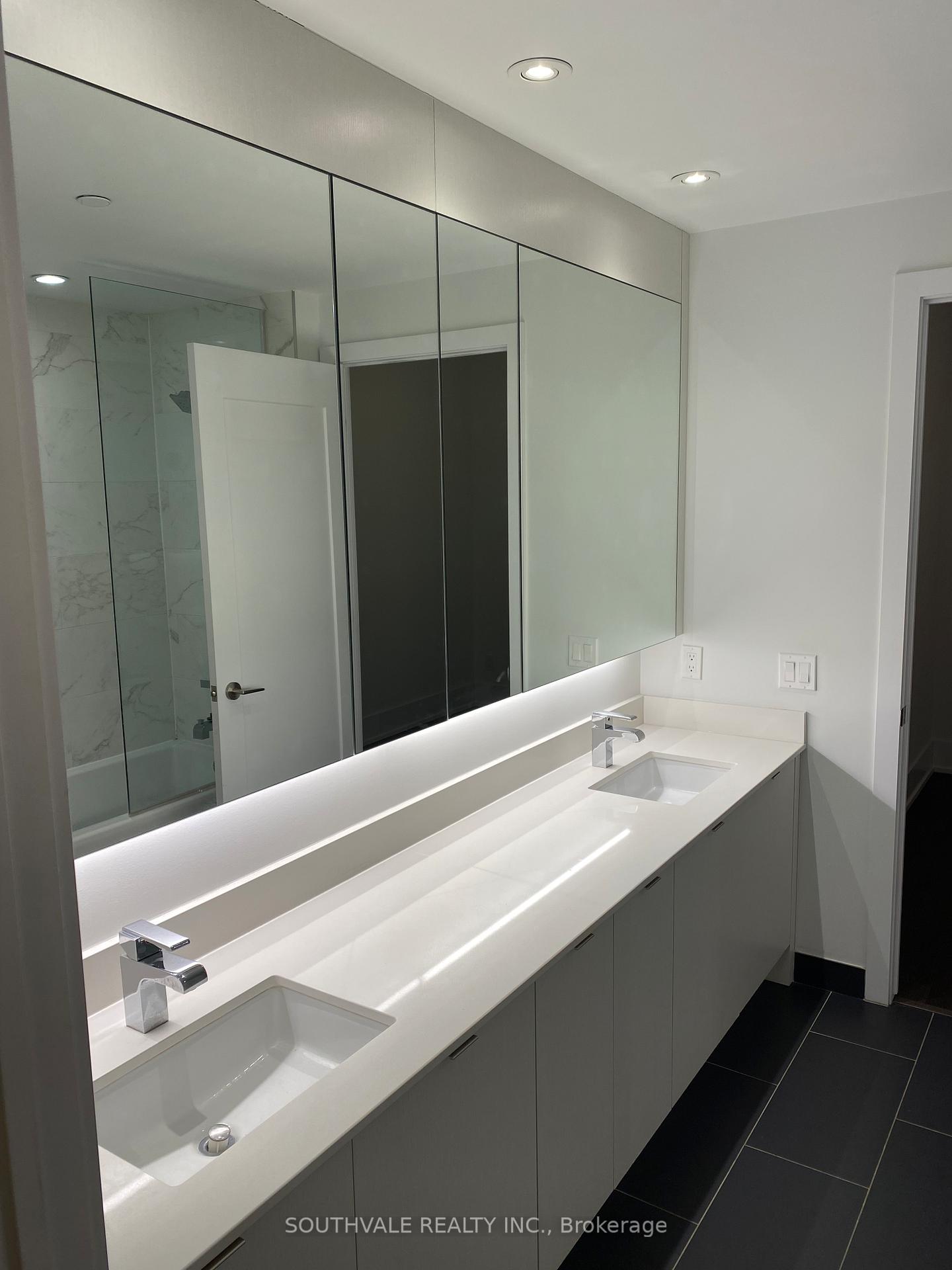 2 Bedrooms Condo at 55 Merchants’ Wharf,  Toronto For sale