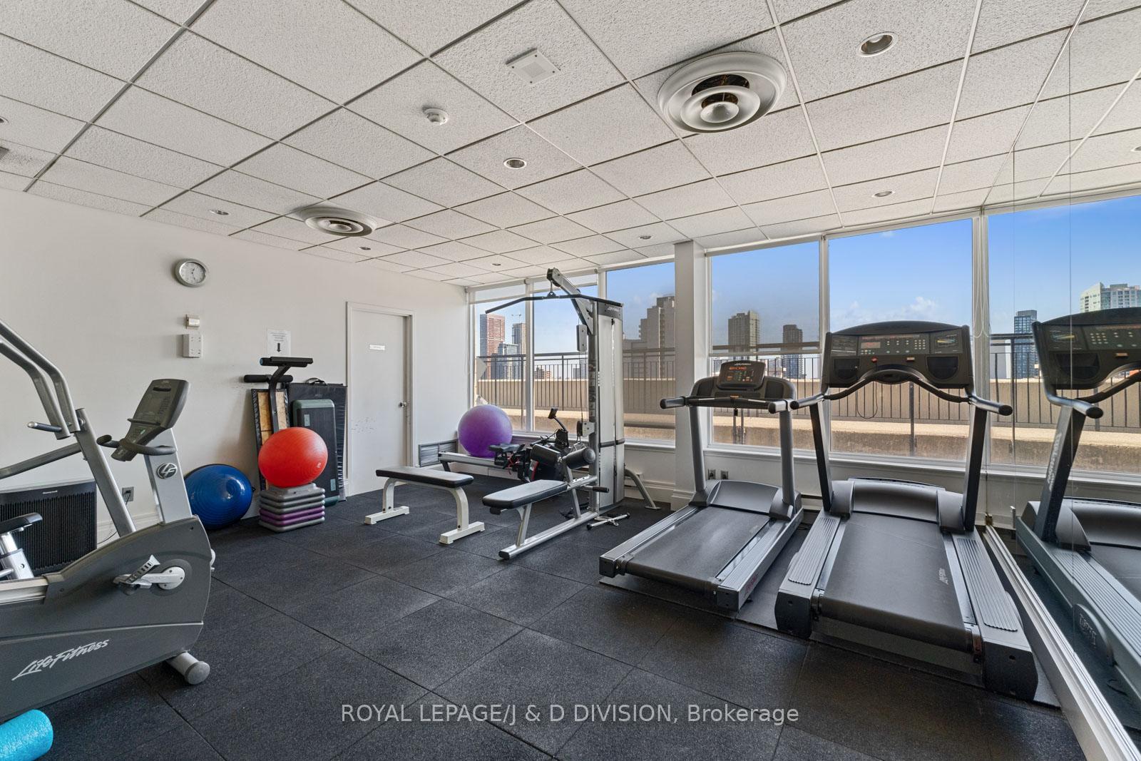 2 Bedrooms Condo at 25 Maitland,  Toronto For sale