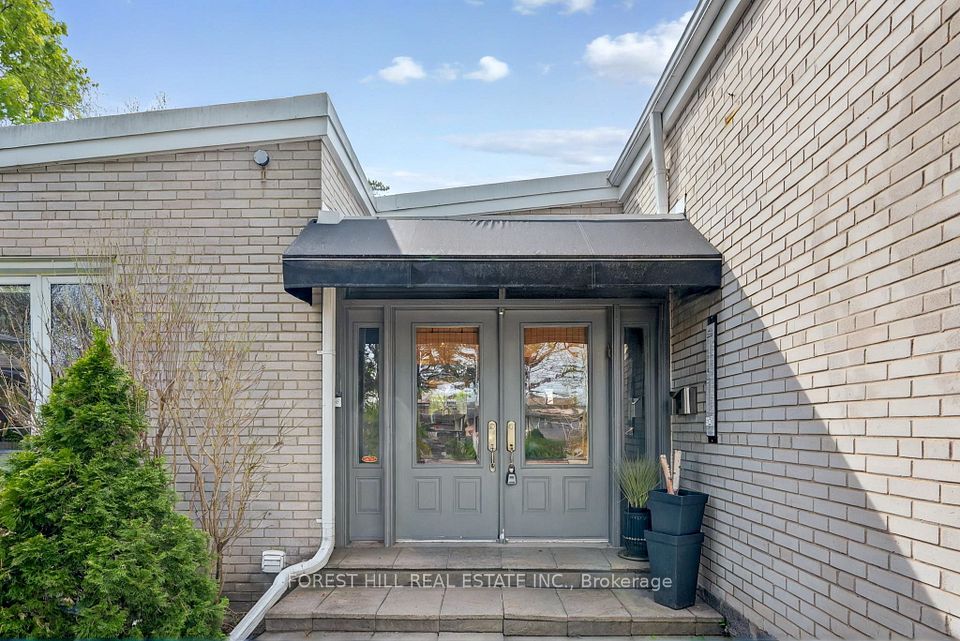 49 Arlstan Drive, Toronto, ON M3H 4W1