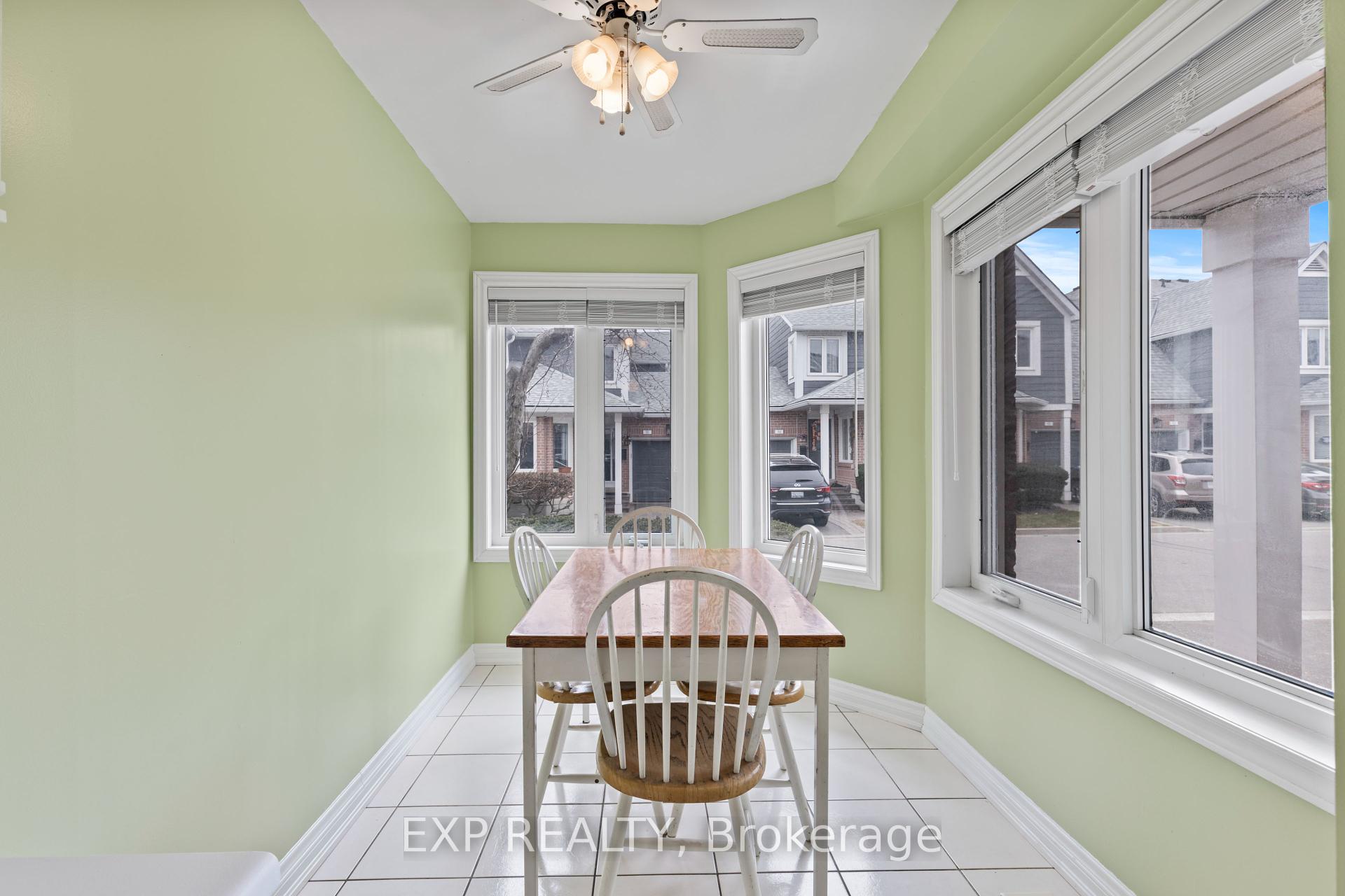 3 Bedrooms Condo at 2205 South Millway,  Mississauga For sale
