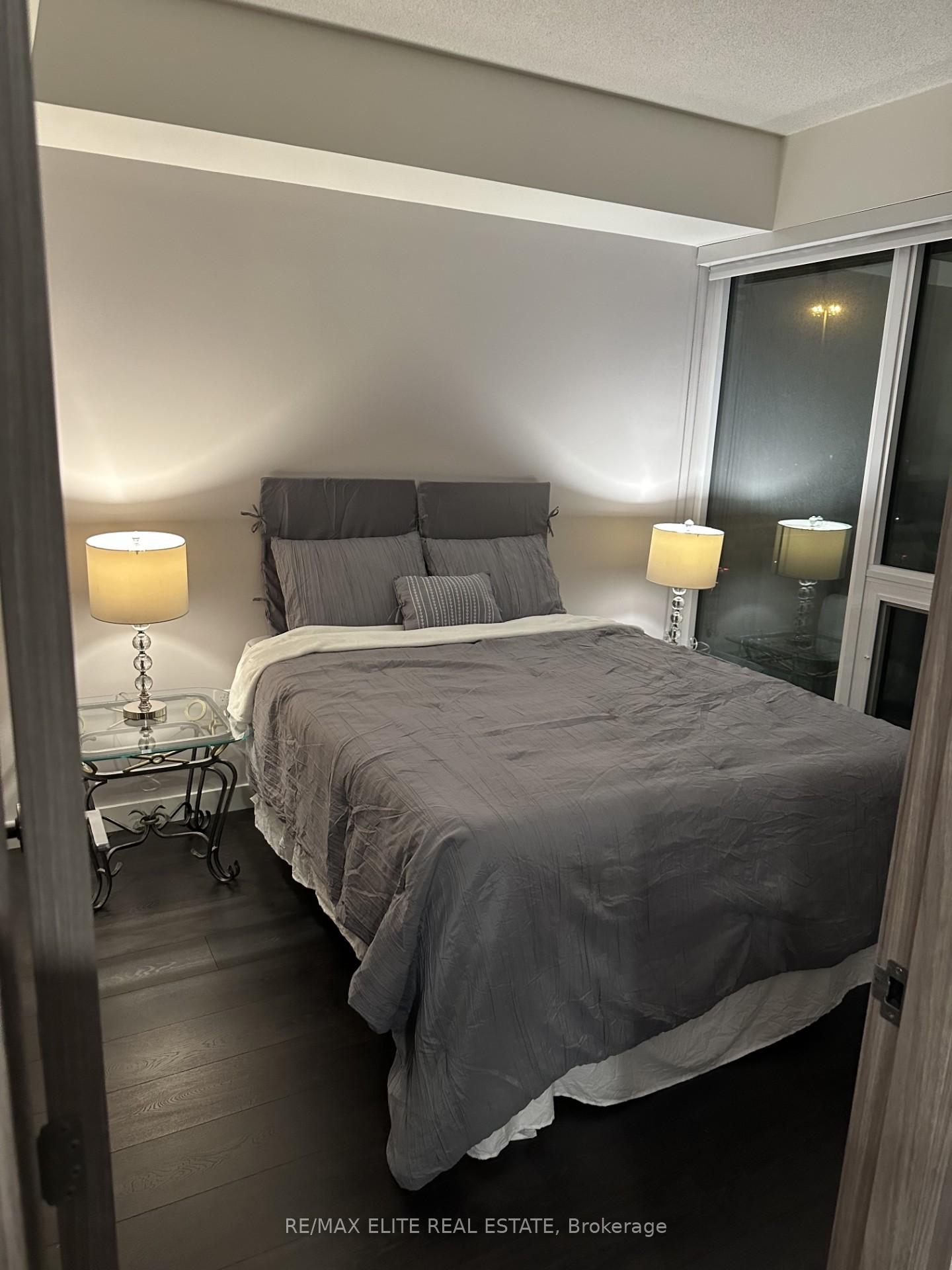 2 Bedrooms Condo at 95 Mcmahon,  Toronto For sale