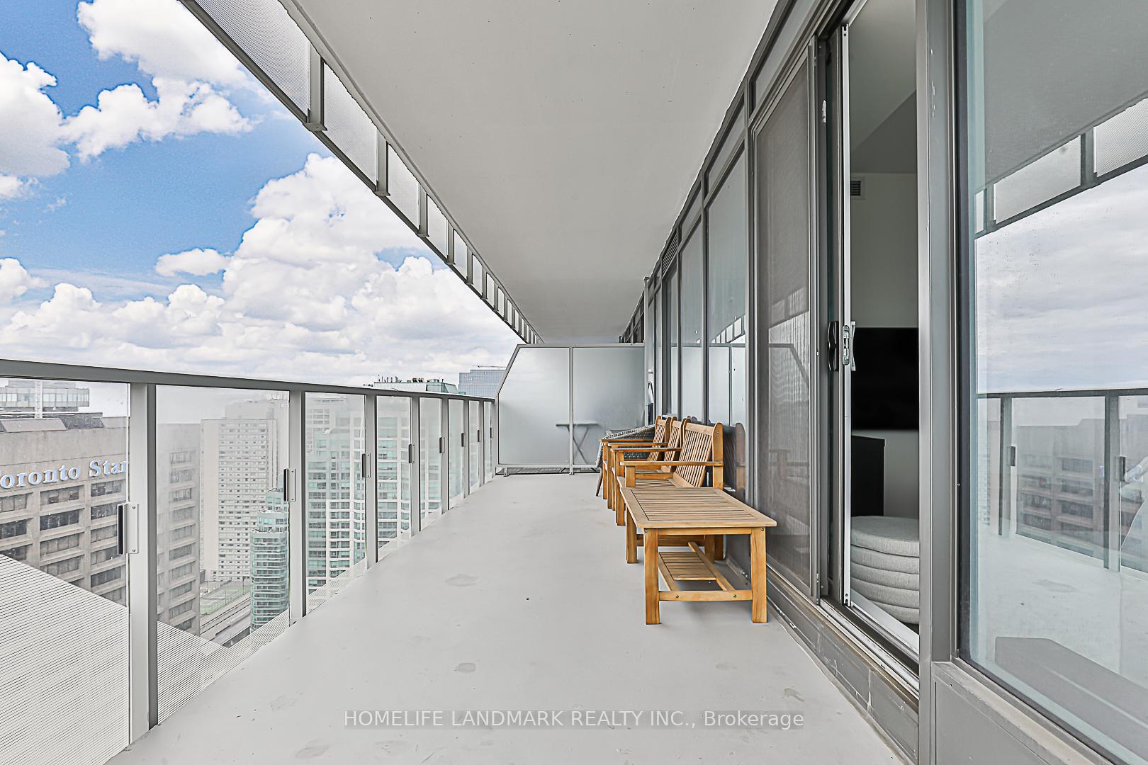 3 Bedrooms Condo at 28 Freeland, Toronto For sale