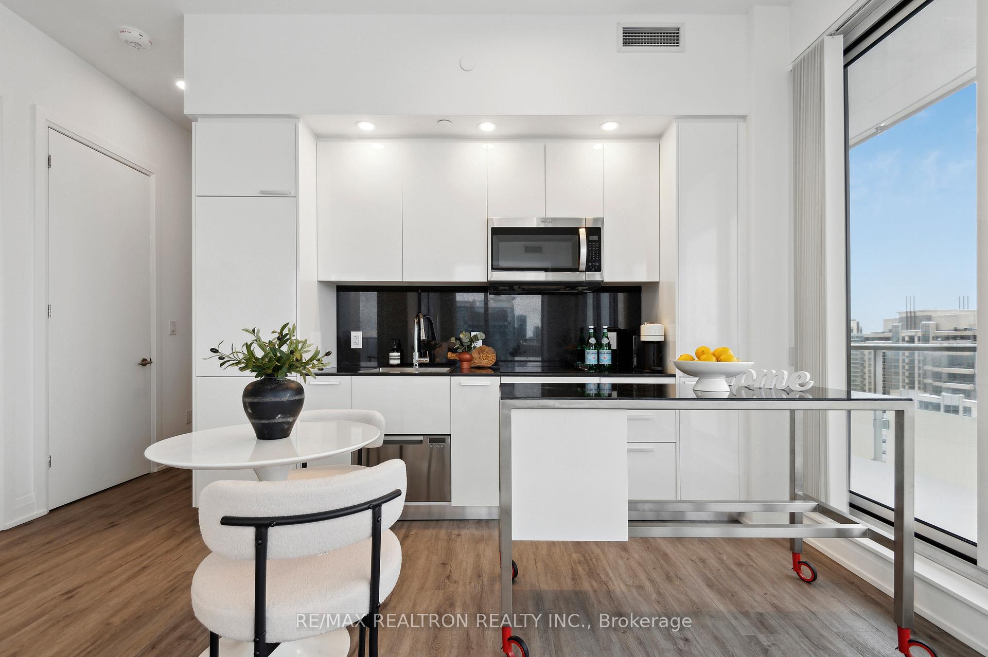 2 Bedrooms Condo at 75 Canterbury, Toronto For sale