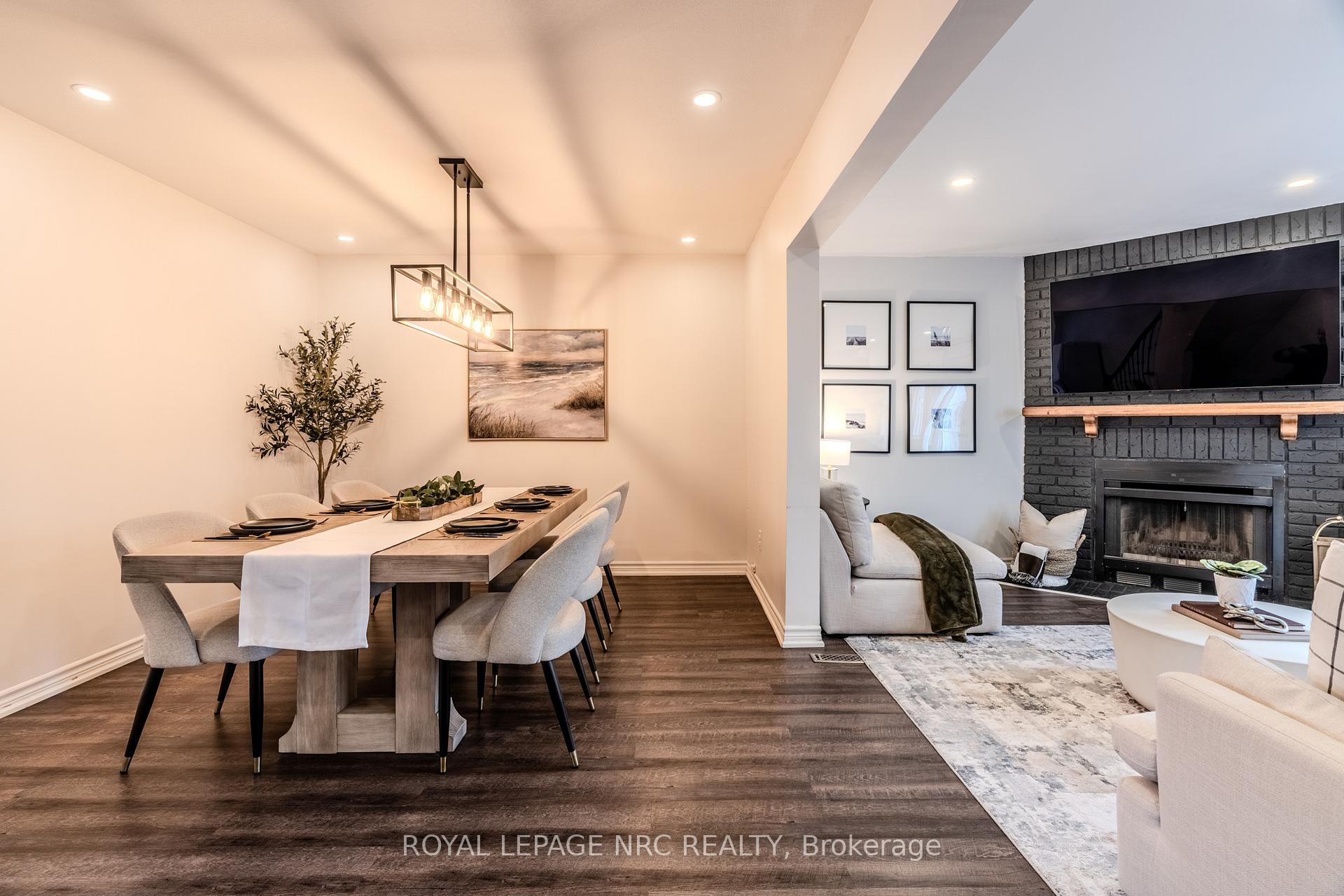 3 Bedrooms Condo at 29 Heritage, Hamilton For sale