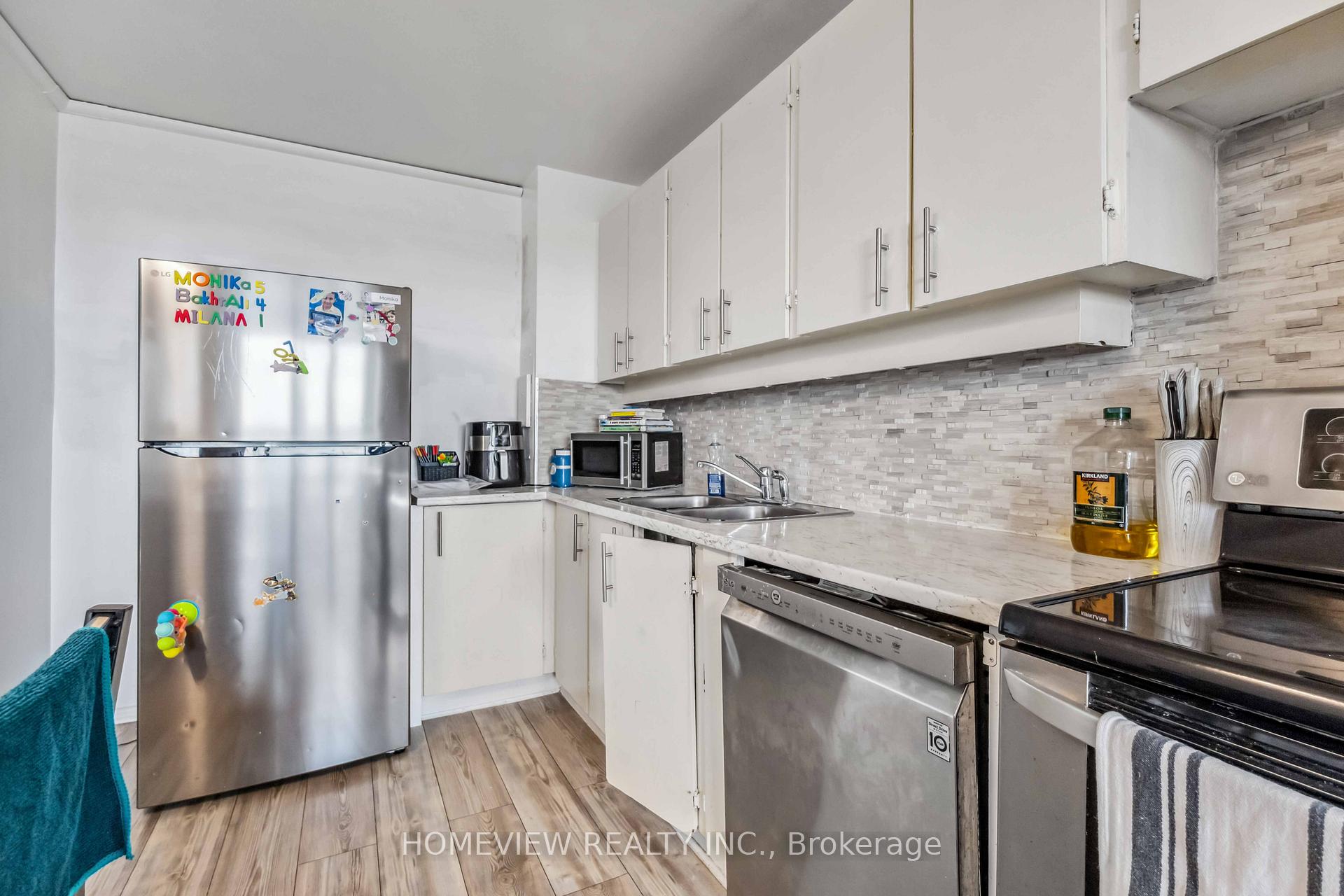 2 Bedrooms Condo at 715 DON MILLS,  Toronto For sale