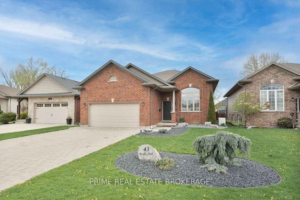 43 Bridal Path, Strathroy-Caradoc, ON N7G 4K4