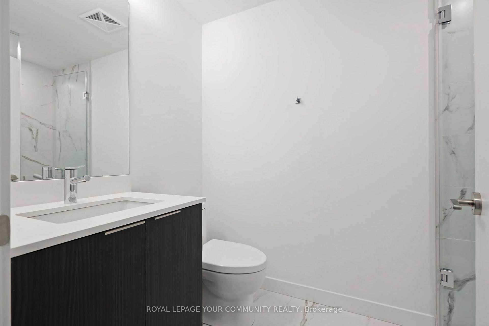 2 Bedrooms Condo at 8 Olympic Garden, Toronto For sale