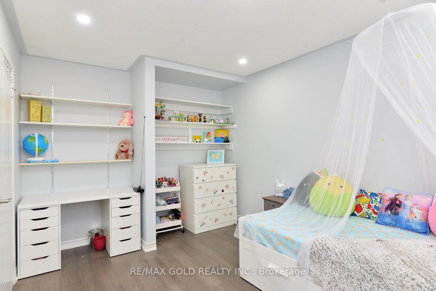 7 Lofty Pines Place